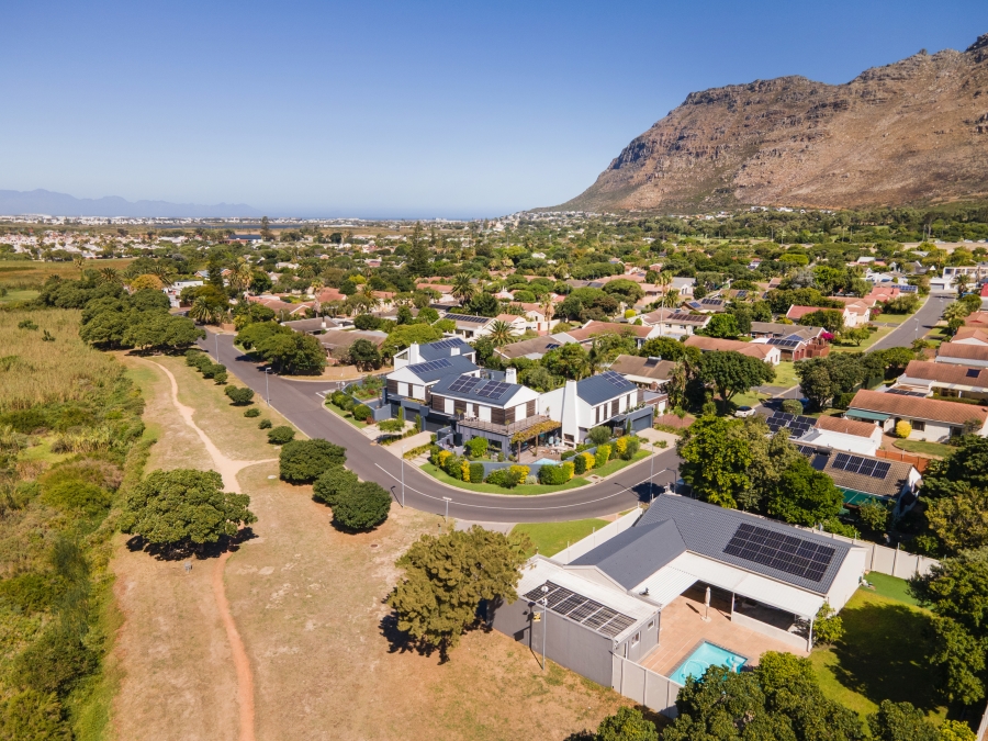 3 Bedroom Property for Sale in Kirstenhof Western Cape